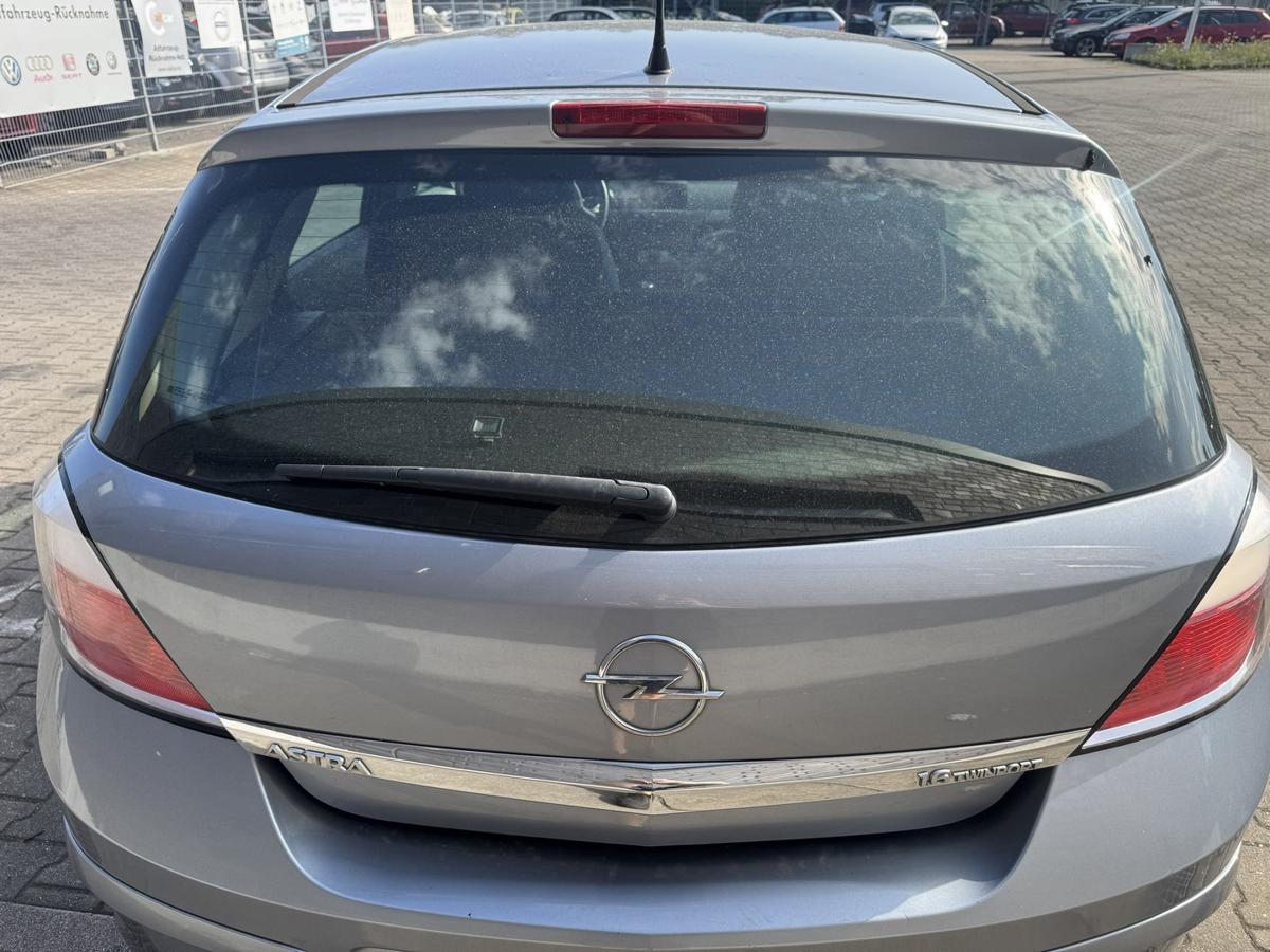Opel Astra H original Heckklappe mit Heckscheibe Z163 Lichtsilber Flie&szlig;heck Bj.2006